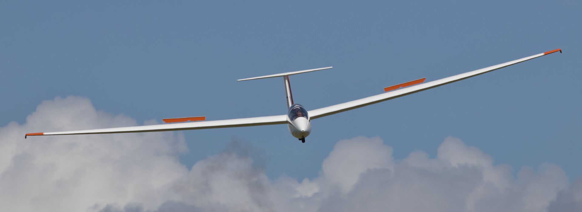 Cotswold Gliding Club Bringing the spirit of aviation and gliding to